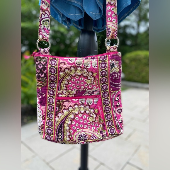 Vera Bradley hipster crossbody in very berry paisley. Adjustable strap - Picture 13 of 13
